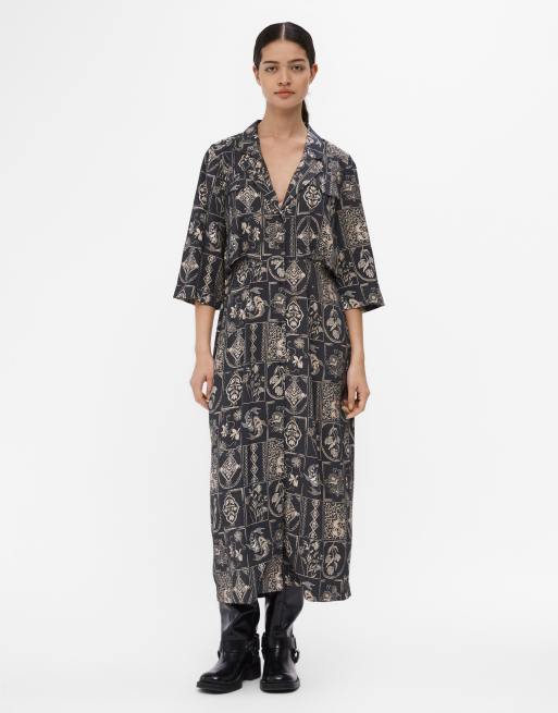 Vestido camisero corto gris con estampado vintage y diseño híbrido de Object 