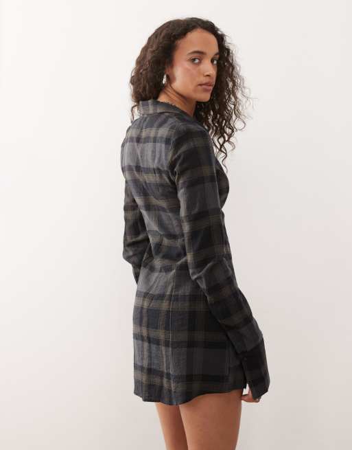 Vestido camisero corto gris oscuro a cuadros de manga larga con