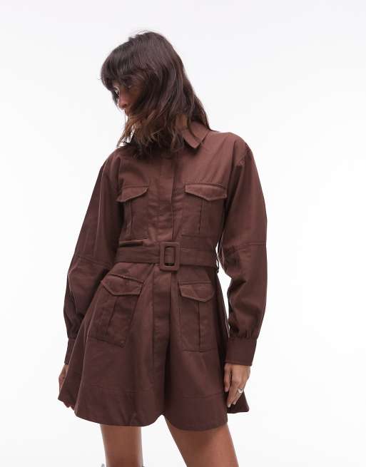 Vestido camisero corto marrón chocolate utilitario con cinturón de ASOS DESIGN, 2 de 4