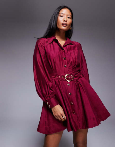 Vestido camisero corto rojo oscuro con detalle de costuras y cinturón Evelyn de Forever New Petite - view 1