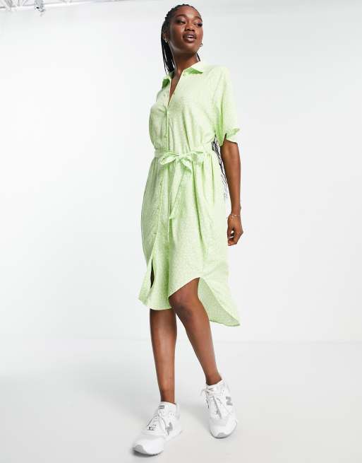 Vestido camisero corto verde con estampado floral de Monki