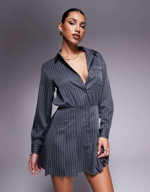 Vestido camisero de sastre corto gris carbón con raya diplomática y pliegues exclusivo de In The Style x Natalya Wright