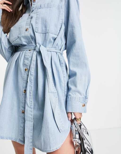 Vestido camisero extragrande con lavado medio y cinturón de denim suave de ASOS DESIGN Tall, 3 de 4