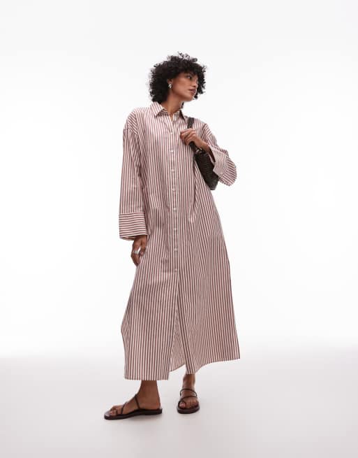 Vestido camisero largo a rayas marrones con paneles en las mangas y aberturas laterales de ARKET
