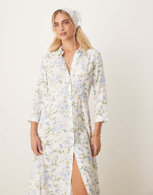 Vestido camisero largo blanco con estampado floral azul de YAS, 3 de 4