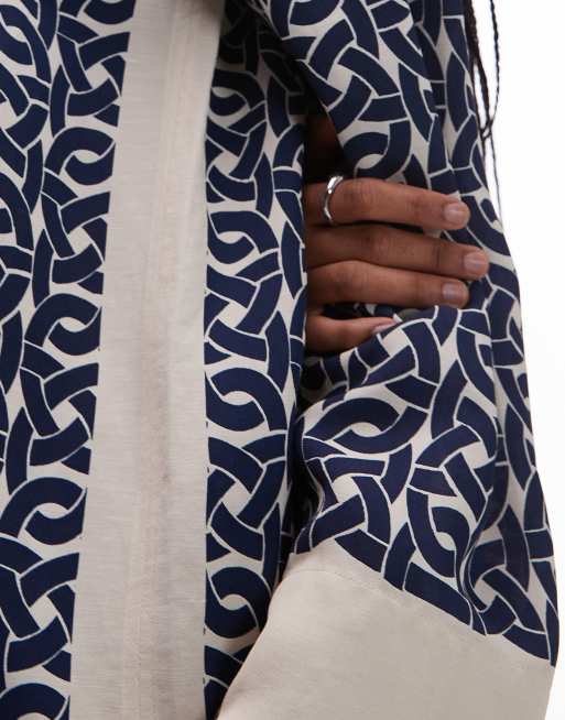 Vestido camisero midi azul y blanco de manga larga con diseño estampado de ARKET, 3 de 4
