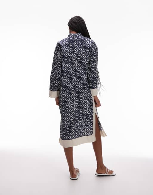 Vestido camisero midi azul y blanco de manga larga con diseño estampado de ARKET, 4 de 4