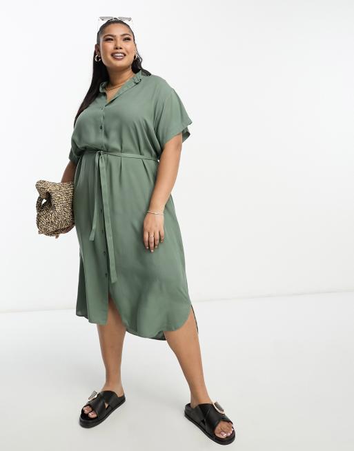 Vestido camisero midi verde con cinturón de Vero Moda Curve