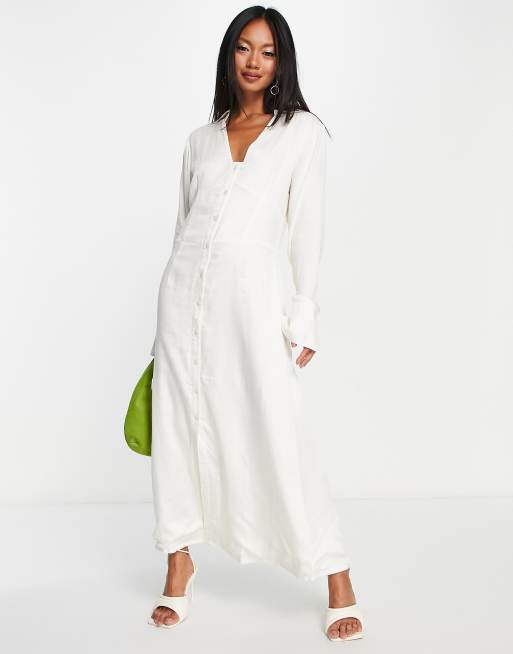 Vestido camisero semilargo color ostra abotonado de Pretty Lavish, 4 de 4
