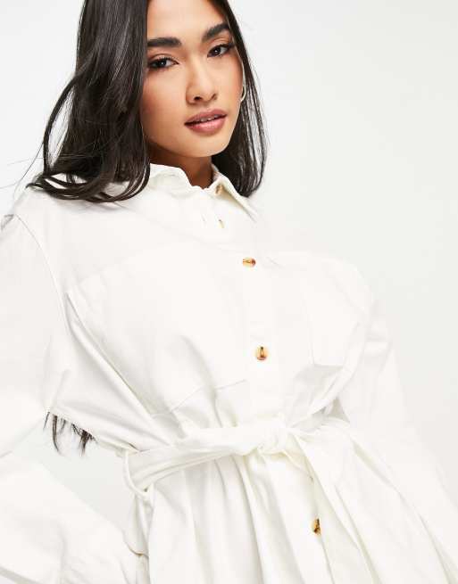 Vestido camisero vaquero blanco extragrande con cinturón y acabado suave de ASOS DESIGN, 2 de 4