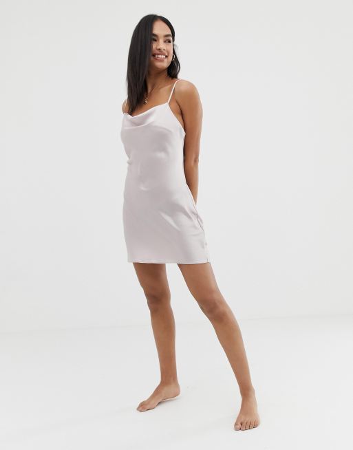 Vestido camisola de satén con cuello desbocado de ASOS DESIGN, 4 de 4