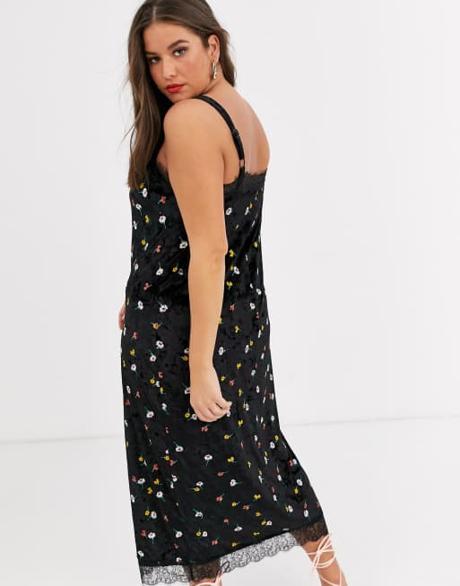 Vestido camisola midi de terciopelo bordado con ribete de encaje de ASOS DESIGN Curve, 2 de 4