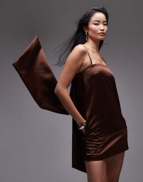 Vestido color bronce con escote palabra de honor y lazo en la espalda de Mango - view 1