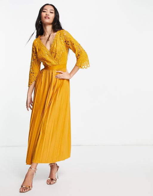 Vestido color mostaza de manga larga de Little Mistress