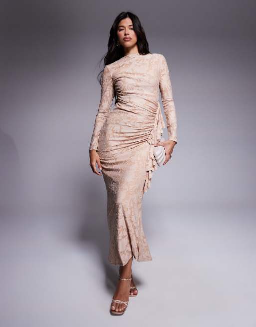 Vestido color piedra fruncido con patrón floral de terciopelo de Daska