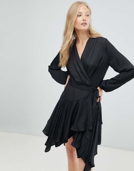Vestido con bajo en cascada y diseño cruzado Parker de d.Ra