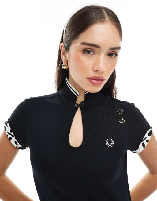 Vestido con detalles estampados de piqué de Fred Perry x Amy