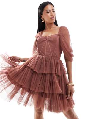 Vestido corsetero corto marrón rosado con escote Bardot de tul de Lace & Beads - view 1
