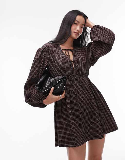 Vestido corto a cuadros con pecho fruncido de Topshop