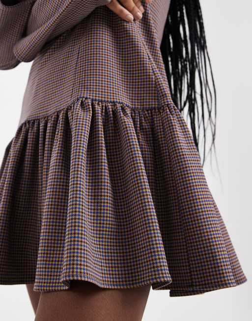 Vestido corto a cuadros pequeños con cintura baja de ASOS DESIGN, 2 de 4