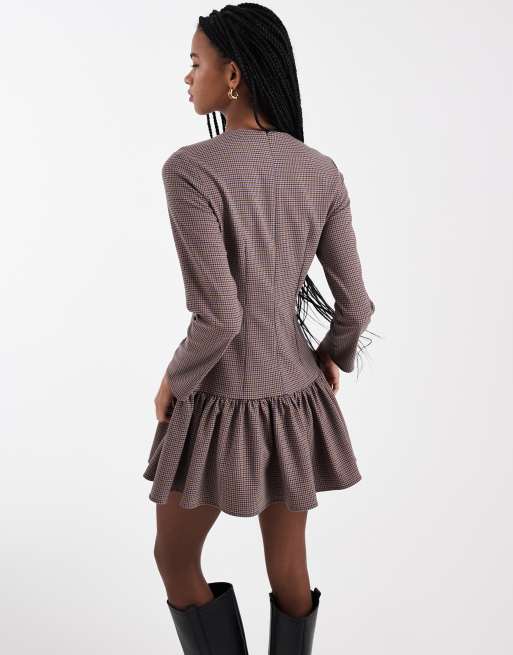 Vestido corto a cuadros pequeños con cintura baja de ASOS DESIGN, 3 de 4