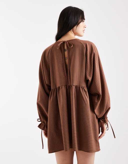 Vestido corto a cuadros rojos de corte amplio cómodo de Daisy Street, 3 de 4