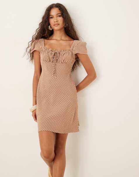 Vestido corto a cuadros vichy marrón chocolate con mangas de casquillo y pecho fruncido de ASOS DESIGN - view 1