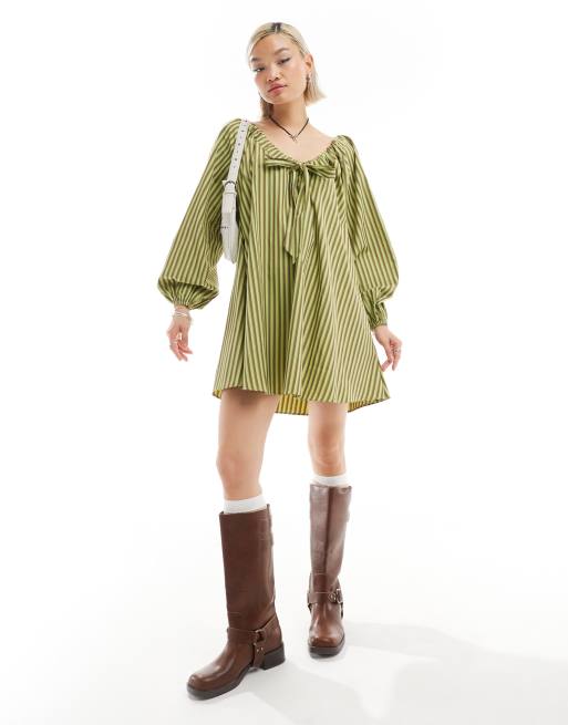 Vestido corto a rayas amplio con mangas voluminosas y cuello ancho con lazo de Glamorous, 2 de 4