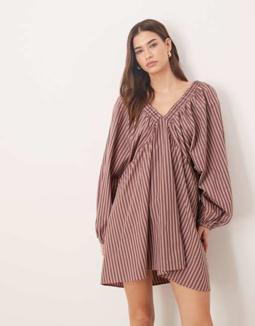 Vestido corto a rayas marrón chocolate de estilo babydoll de ASOS DESIGN, 2 de 4