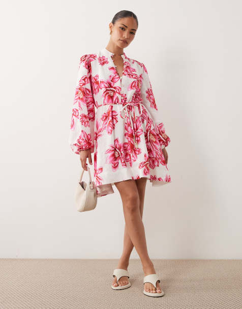 Vestido corto acampanado con estampado floral en tonos luminosos de Forever New Petite - view 1