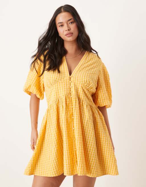 Vestido corto amarillo a cuadros con mangas abullonadas Starlight de Nobody's Child Plus, 2 de 4