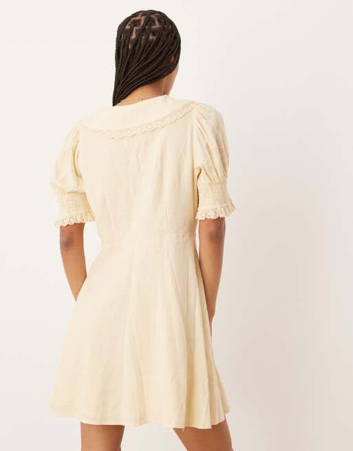 Vestido corto amarillo con cuello de solapas Louise de Nobody's Child, 4 de 4