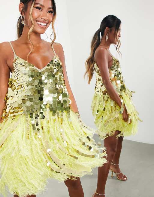 ponerse nervioso silencio impresión Vestido corto amarillo de lentejuelas grandes con plumas sintéticas en el  bajo de ASOS EDITION | ASOS