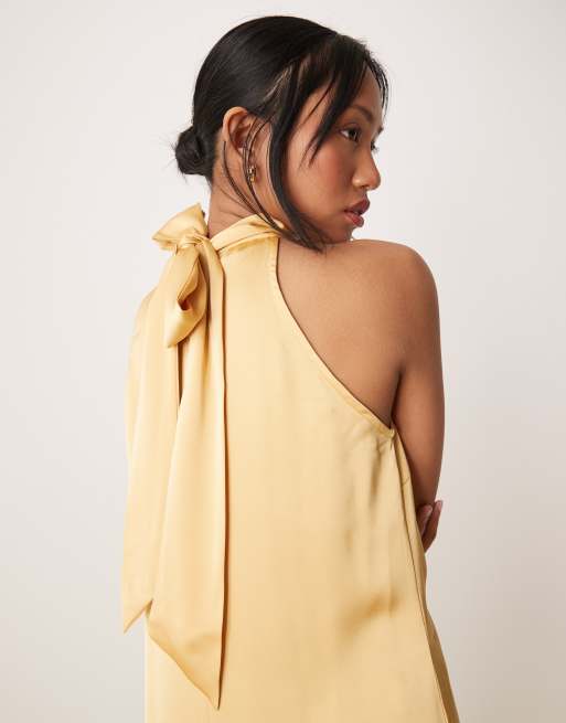 Vestido corto amarillo maíz con cuello halter de satén de VILA Petite, 3 de 4