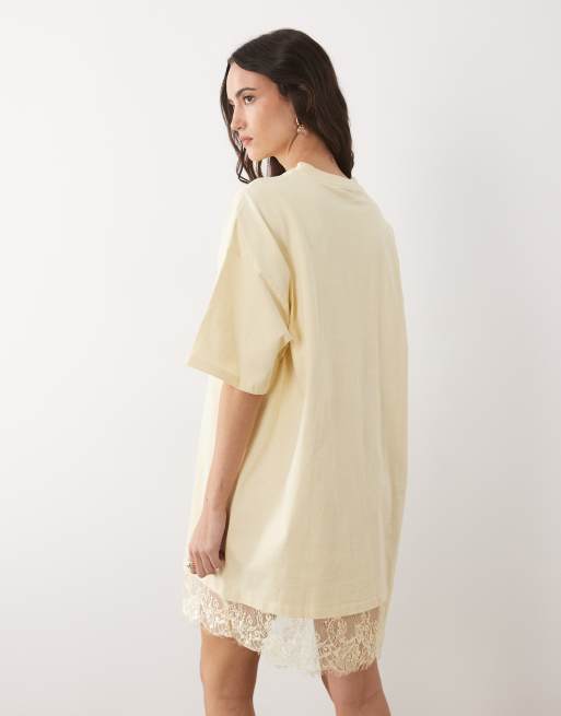 Vestido corto amarillo pastel extragrande con ribete de encaje en el bajo de ASOS DESIGN, 3 de 4