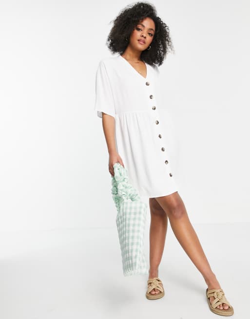 Vestido corto amplio  con cuello de pico y botones en blanco de ASOS DESIGN
