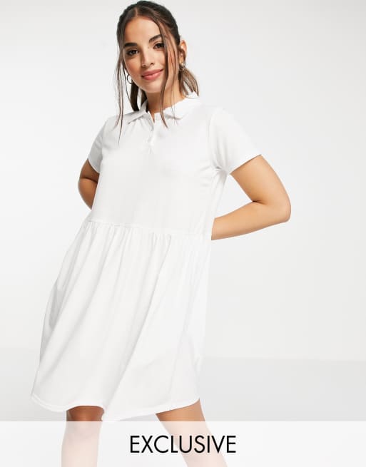 Vestido corto amplio con cuello tipo polo de Daisy Street