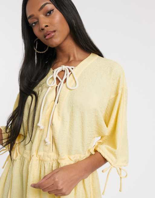 Vestido corto amplio con diseño texturizado en amarillo pastel de ASOS  DESIGN | ASOS