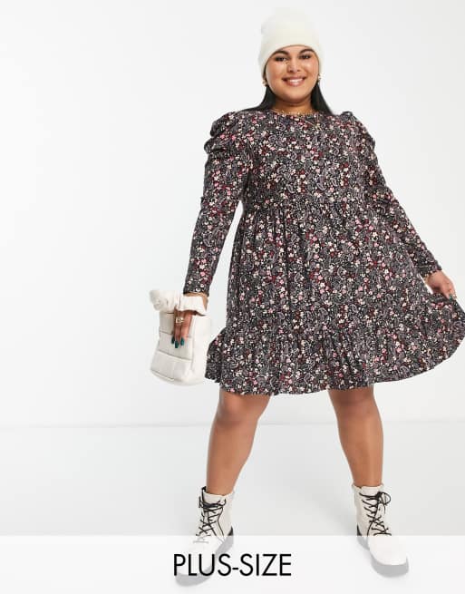 Vestido corto amplio escalonado con estampado de cachemir de Simply Be