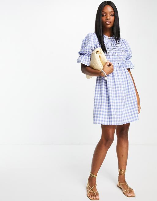 Vestido corto azul a cuadros con frunces de River Island