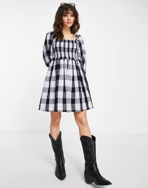 Vestido corto azul a cuadros con manga abullonada y detalle fruncido de sirsaca de Topshop