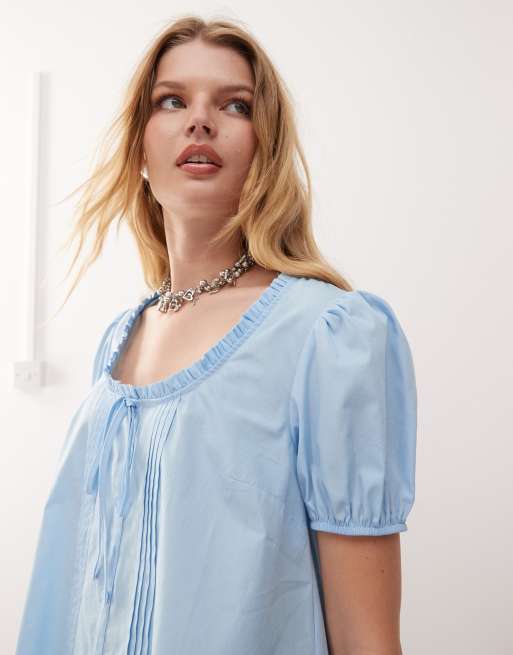Vestido corto azul claro de estilo babydoll con detalle de pinzas de COLLUSION, 3 de 4