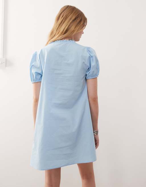 Vestido corto azul claro de estilo babydoll con detalle de pinzas de COLLUSION, 4 de 4