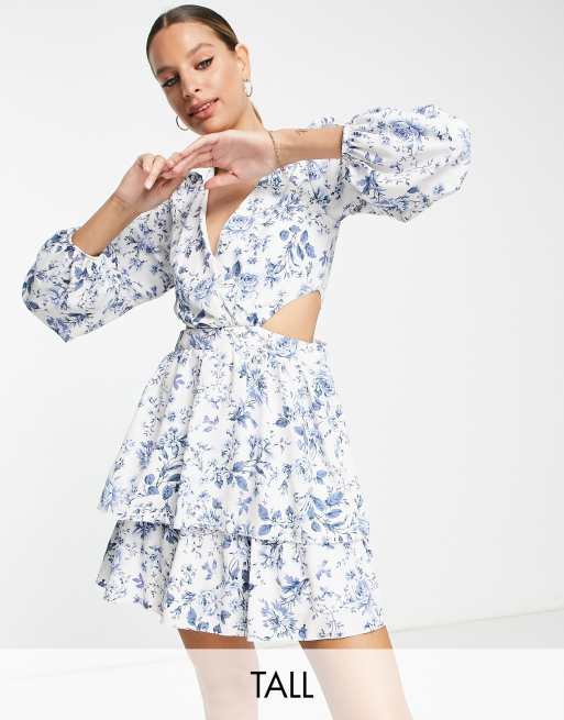 Vestido azul de manga larga con estampado de flores y detalle de aberturas de New Look Tall ASOS