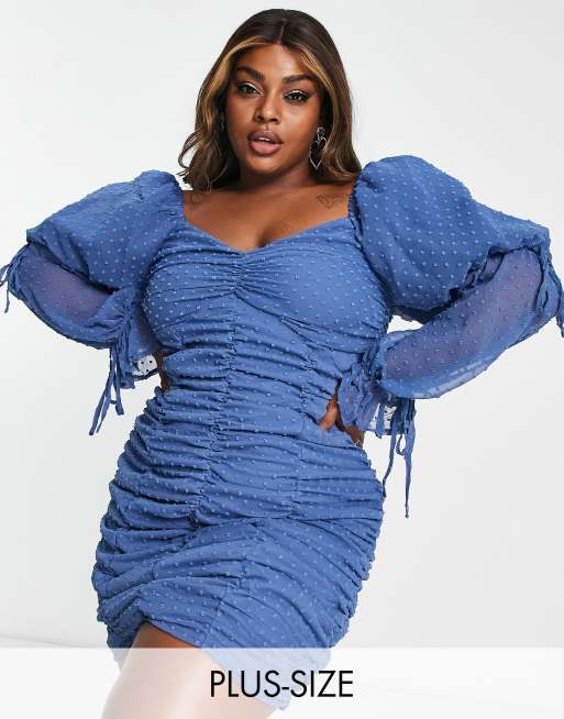Vestido corto azul fruncido en la parte delantera de plumeti de Missguided Plus
