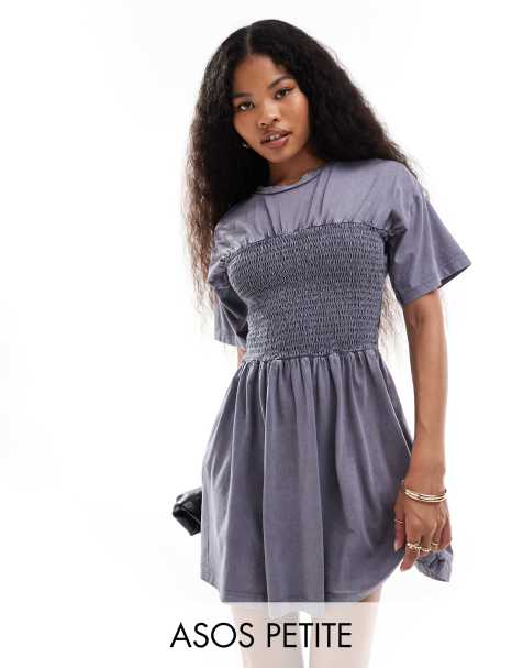 Vestido corto azul lavado estilo camiseta con pecho fruncido de ASOS DESIGN Petite - view 1