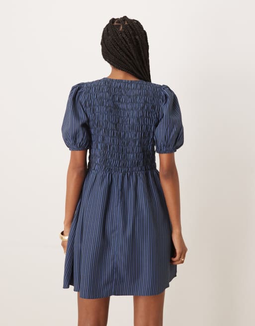 Vestido corto azul marino a rayas con mangas abullonadas y lazada delantera de Glamorous, 4 de 4