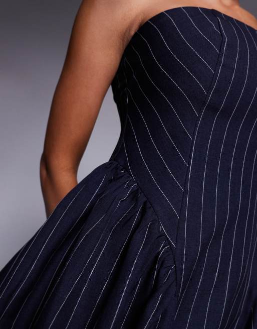 Vestido corto azul marino estilo palabra de honor con raya diplomátca de ASOS DESIGN, 2 de 4