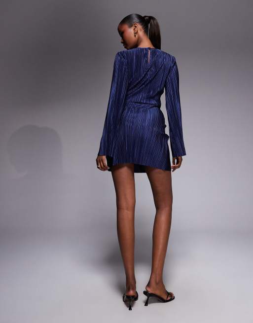 Vestido corto azul marino plisado con parte delantera cruzada de ASOS DESIGN, 2 de 4