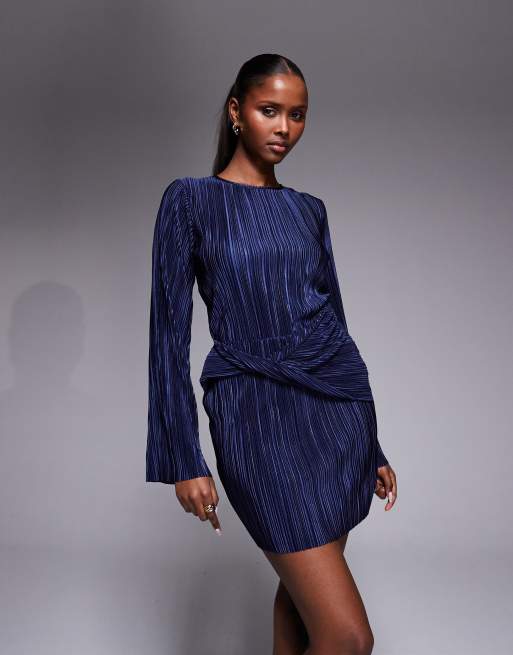 Vestido corto azul marino plisado con parte delantera cruzada de ASOS DESIGN, 4 de 4